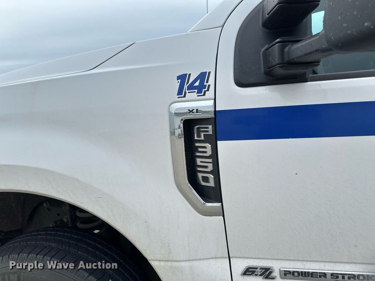 image for item EB2720 2019 Ford F350 Super Duty Crew Cab utility bed pickup truck