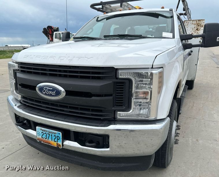 image for item EB2720 2019 Ford F350 Super Duty Crew Cab utility bed pickup truck