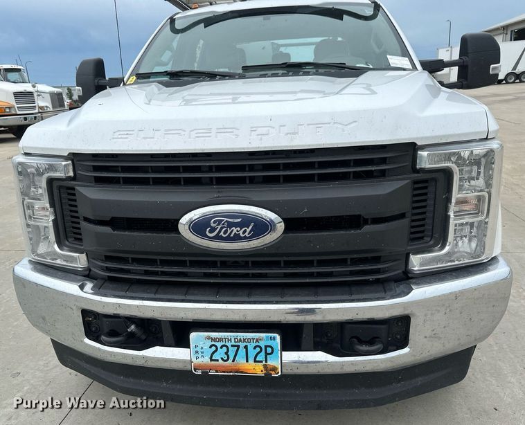 image for item EB2720 2019 Ford F350 Super Duty Crew Cab utility bed pickup truck