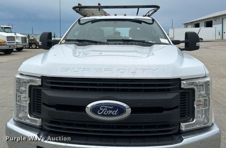 image for item EB2720 2019 Ford F350 Super Duty Crew Cab utility bed pickup truck