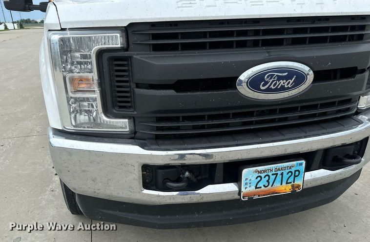 image for item EB2720 2019 Ford F350 Super Duty Crew Cab utility bed pickup truck