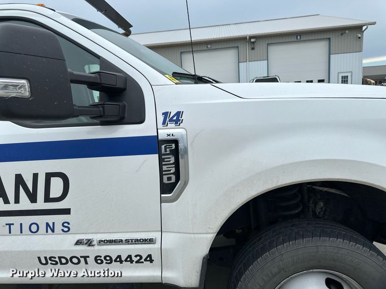 image for item EB2720 2019 Ford F350 Super Duty Crew Cab utility bed pickup truck