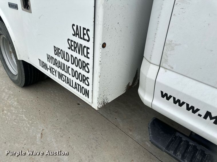 image for item EB2720 2019 Ford F350 Super Duty Crew Cab utility bed pickup truck