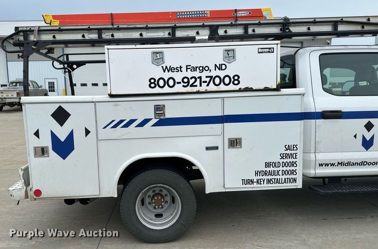 image for item EB2720 2019 Ford F350 Super Duty Crew Cab utility bed pickup truck