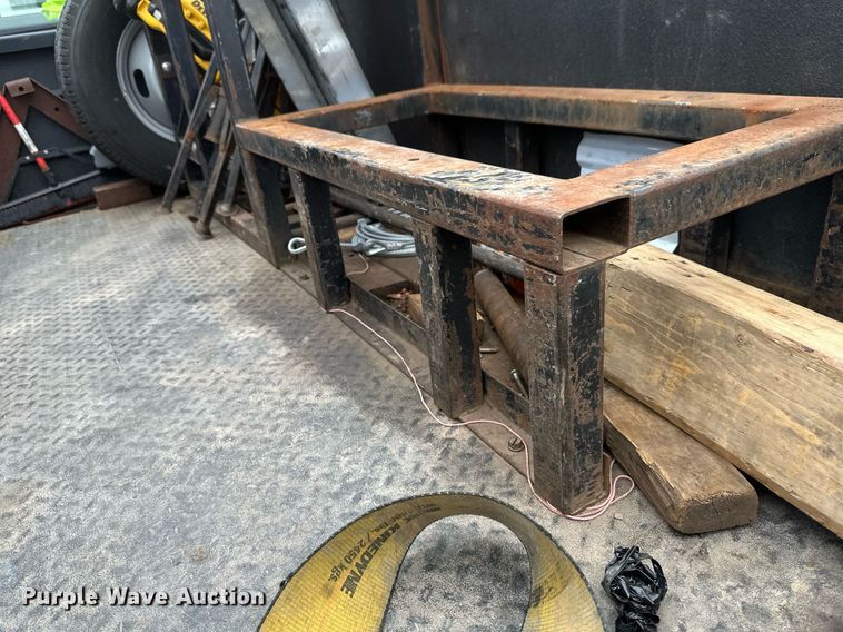 image for item EB2720 2019 Ford F350 Super Duty Crew Cab utility bed pickup truck