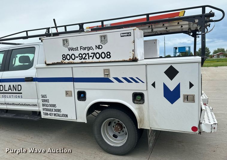 image for item EB2720 2019 Ford F350 Super Duty Crew Cab utility bed pickup truck