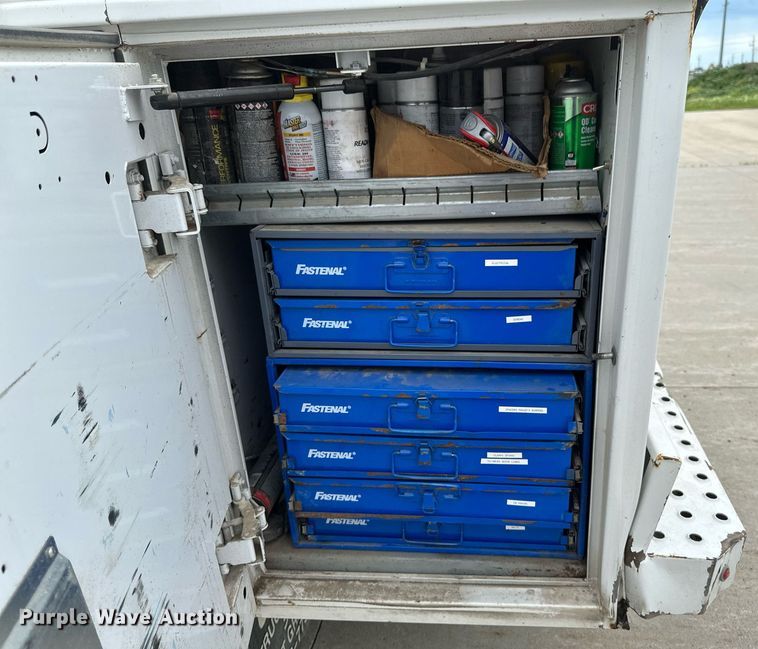 image for item EB2720 2019 Ford F350 Super Duty Crew Cab utility bed pickup truck