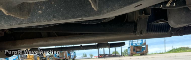 image for item EB2720 2019 Ford F350 Super Duty Crew Cab utility bed pickup truck