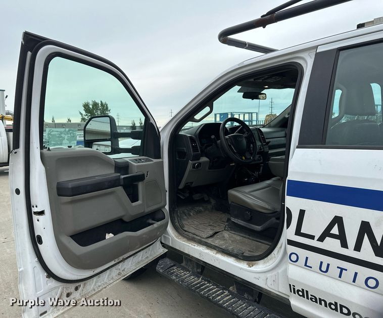 image for item EB2720 2019 Ford F350 Super Duty Crew Cab utility bed pickup truck