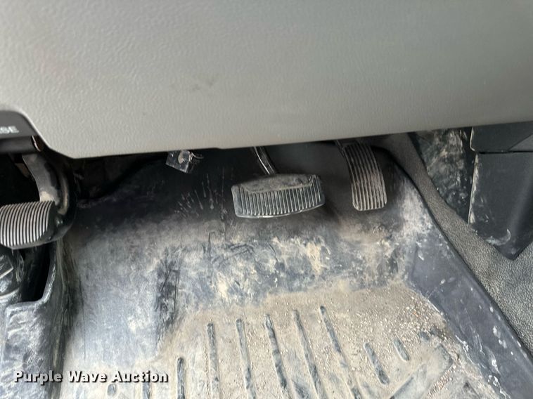 image for item EB2720 2019 Ford F350 Super Duty Crew Cab utility bed pickup truck