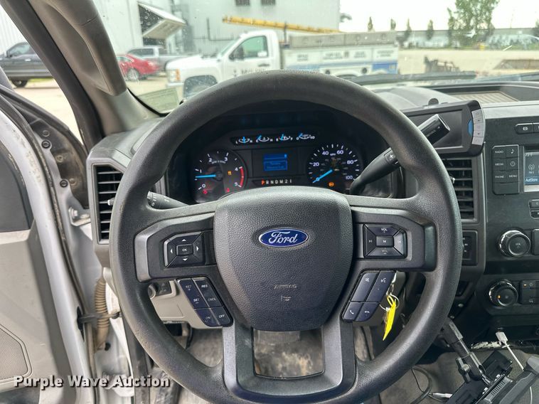 image for item EB2720 2019 Ford F350 Super Duty Crew Cab utility bed pickup truck