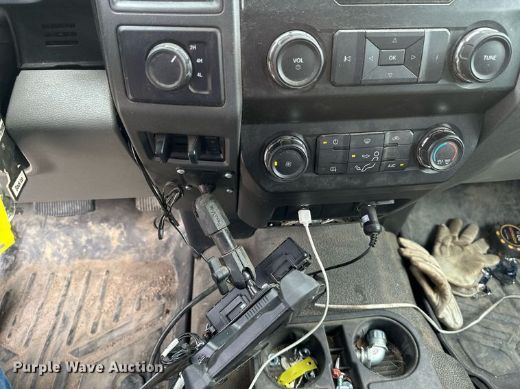 image for item EB2720 2019 Ford F350 Super Duty Crew Cab utility bed pickup truck