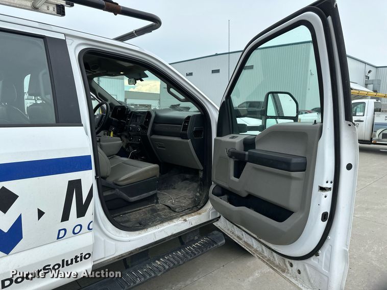 image for item EB2720 2019 Ford F350 Super Duty Crew Cab utility bed pickup truck