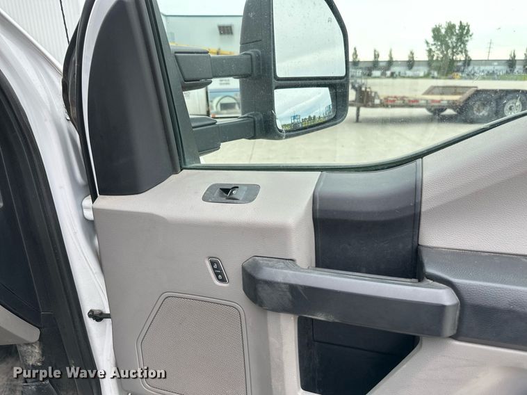 image for item EB2720 2019 Ford F350 Super Duty Crew Cab utility bed pickup truck