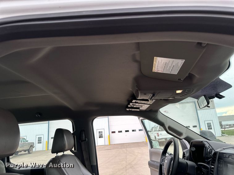 image for item EB2720 2019 Ford F350 Super Duty Crew Cab utility bed pickup truck