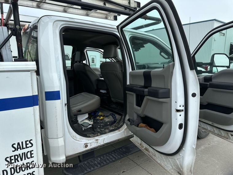 image for item EB2720 2019 Ford F350 Super Duty Crew Cab utility bed pickup truck