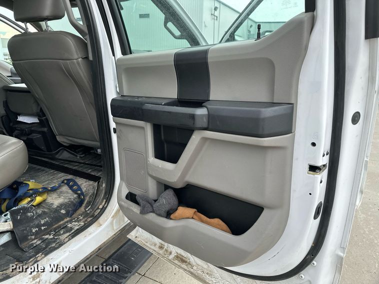 image for item EB2720 2019 Ford F350 Super Duty Crew Cab utility bed pickup truck