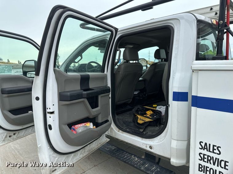 image for item EB2720 2019 Ford F350 Super Duty Crew Cab utility bed pickup truck