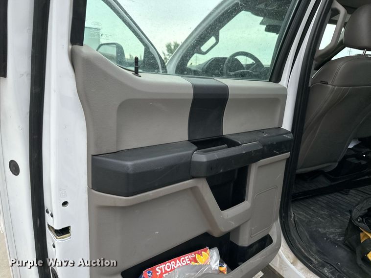 image for item EB2720 2019 Ford F350 Super Duty Crew Cab utility bed pickup truck