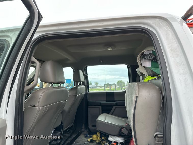 image for item EB2720 2019 Ford F350 Super Duty Crew Cab utility bed pickup truck