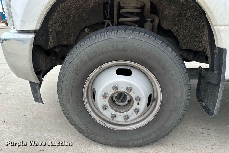 image for item EB2720 2019 Ford F350 Super Duty Crew Cab utility bed pickup truck