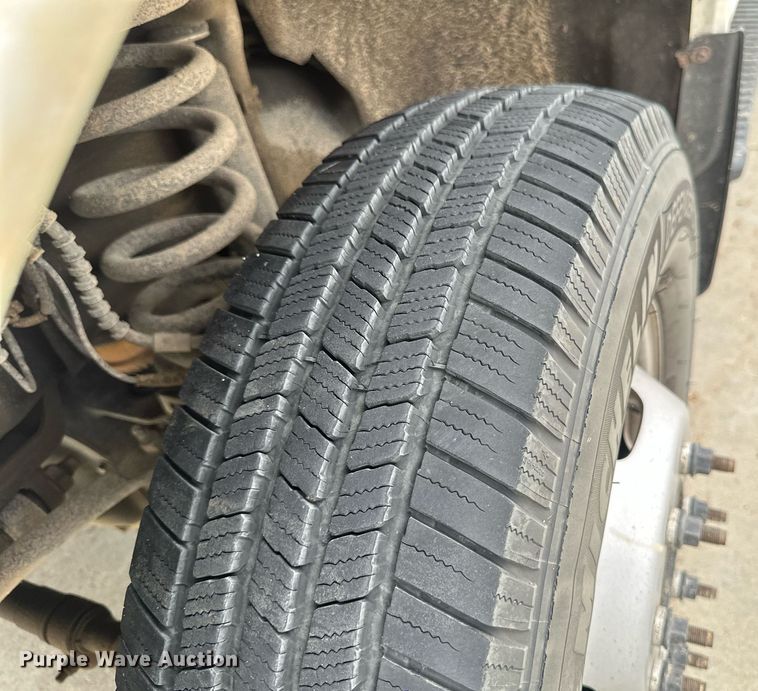 image for item EB2720 2019 Ford F350 Super Duty Crew Cab utility bed pickup truck