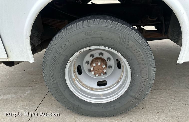 image for item EB2720 2019 Ford F350 Super Duty Crew Cab utility bed pickup truck