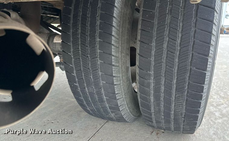 image for item EB2720 2019 Ford F350 Super Duty Crew Cab utility bed pickup truck