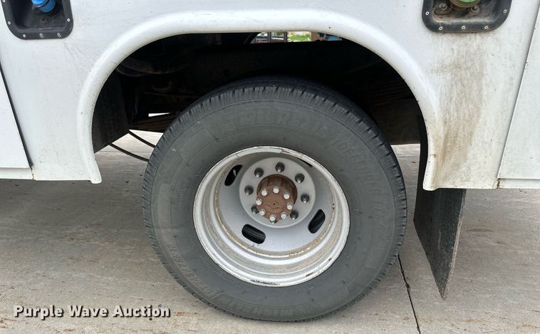 image for item EB2720 2019 Ford F350 Super Duty Crew Cab utility bed pickup truck