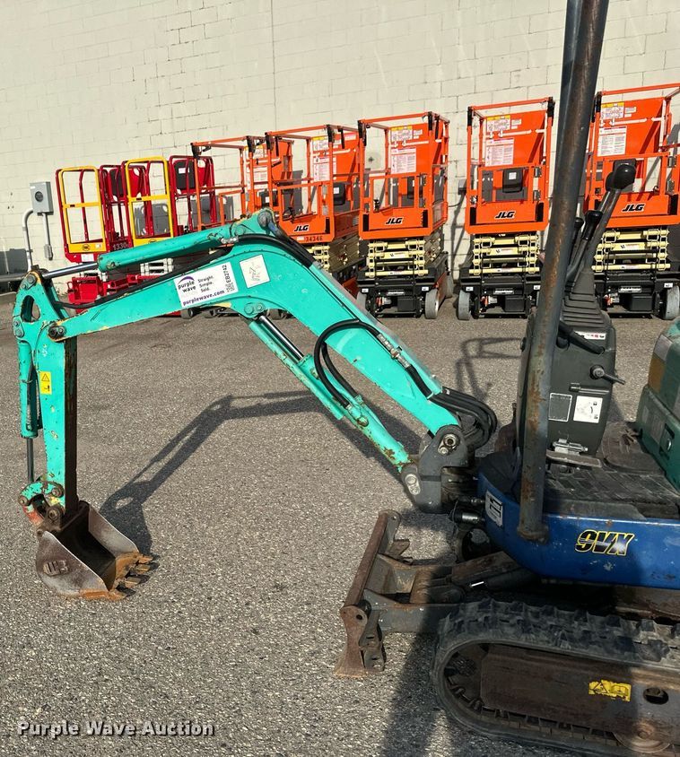 image for item EB2742 IHI 9VX3 mini excavator