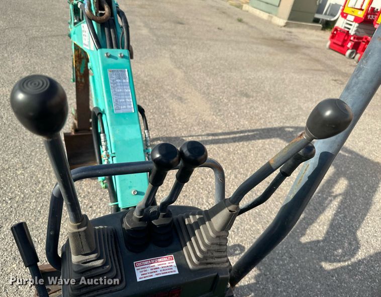 image for item EB2742 IHI 9VX3 mini excavator