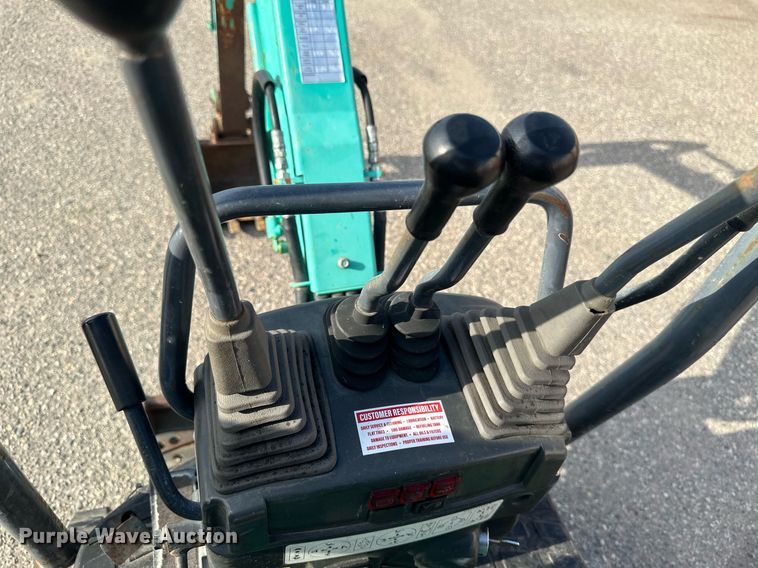 image for item EB2742 IHI 9VX3 mini excavator