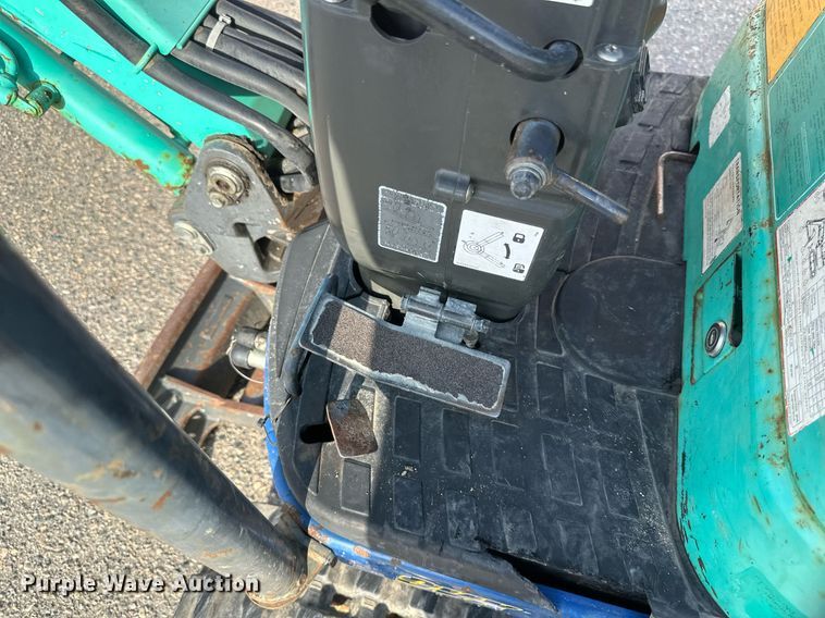 image for item EB2742 IHI 9VX3 mini excavator