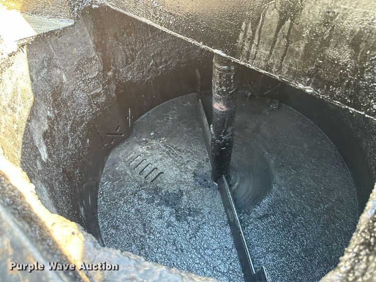 image for item EB2747 2008 Cimline Magma 110 melter applicator