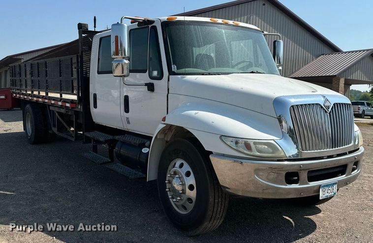 image for item EB2756 2003 International 4400 flatbed truck