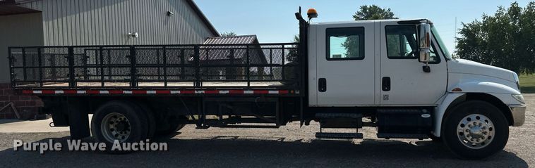 image for item EB2756 2003 International 4400 flatbed truck