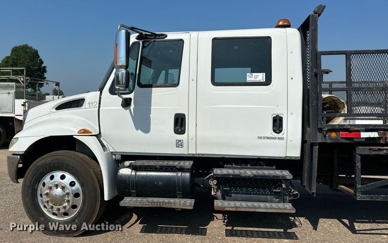 image for item EB2756 2003 International 4400 flatbed truck