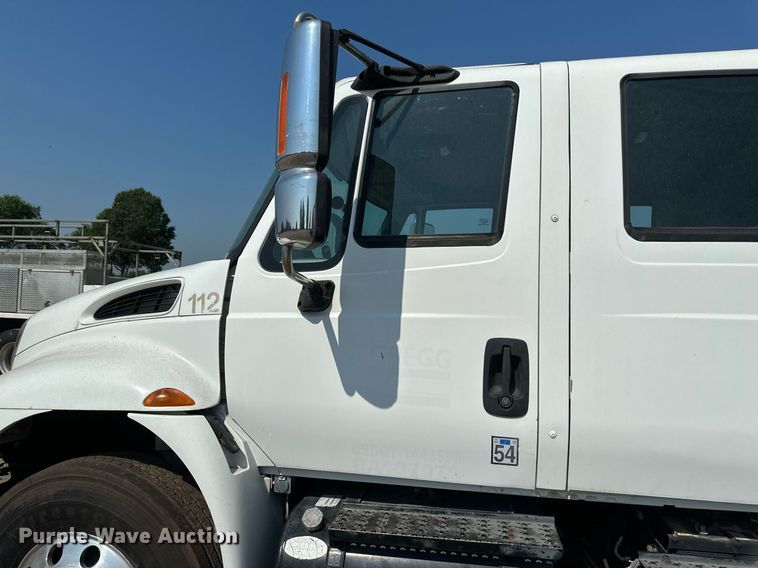 image for item EB2756 2003 International 4400 flatbed truck