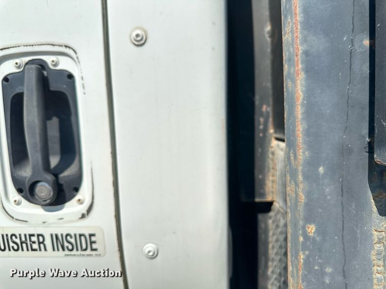 image for item EB2756 2003 International 4400 flatbed truck