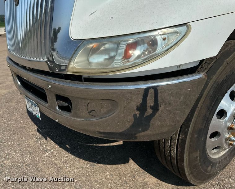 image for item EB2756 2003 International 4400 flatbed truck