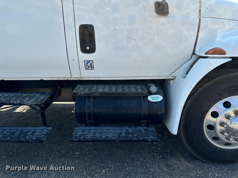 image for item EB2756 2003 International 4400 flatbed truck