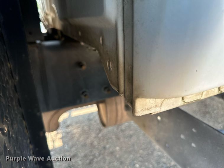 image for item EB2756 2003 International 4400 flatbed truck