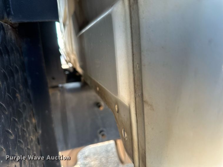 image for item EB2756 2003 International 4400 flatbed truck