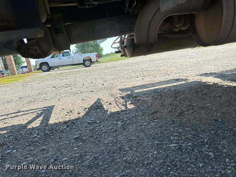 image for item EB2756 2003 International 4400 flatbed truck