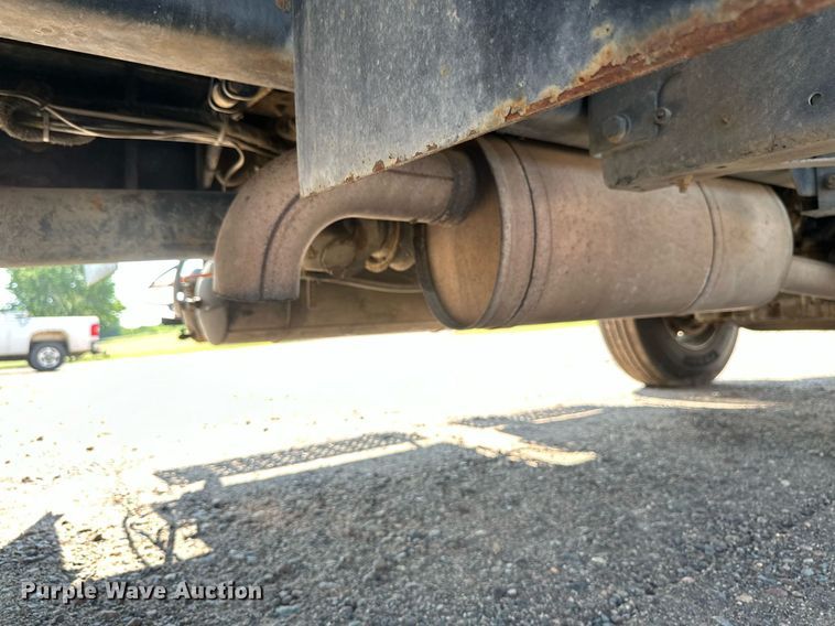 image for item EB2756 2003 International 4400 flatbed truck