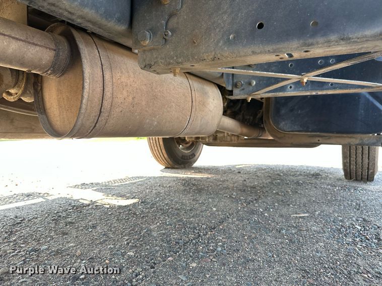 image for item EB2756 2003 International 4400 flatbed truck