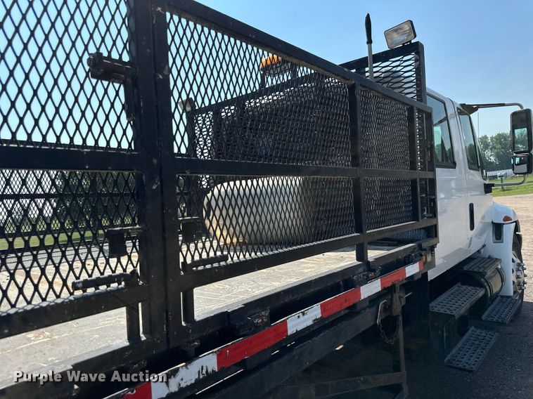 image for item EB2756 2003 International 4400 flatbed truck