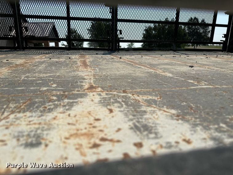 image for item EB2756 2003 International 4400 flatbed truck