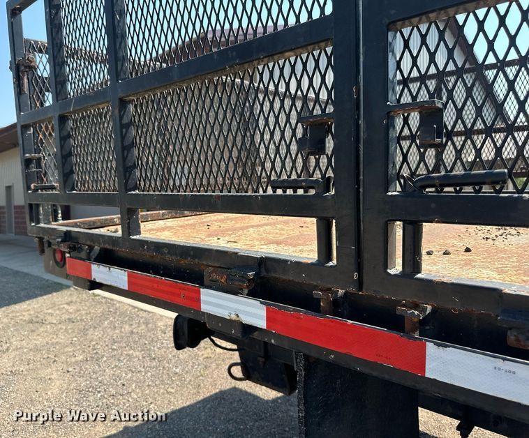 image for item EB2756 2003 International 4400 flatbed truck