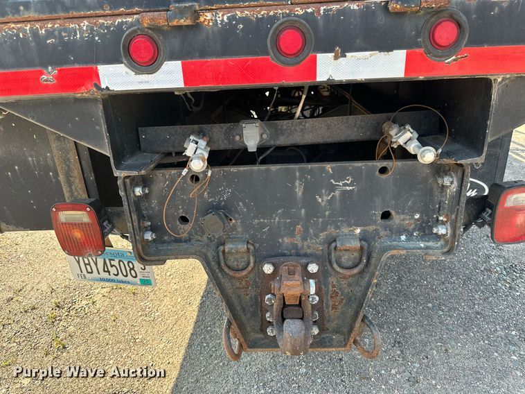 image for item EB2756 2003 International 4400 flatbed truck